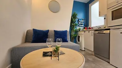 Cuisine ou kitchenette dans l'établissement Appartement RENOVE EN PLEIN COEUR DE PARIS SUR L'ILE SAINT LOUIS !