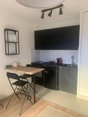 Télévision ou salle de divertissement dans l'établissement Studio Bagneux - Jardin