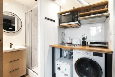 Cuisine ou kitchenette dans l'établissement Charming studio in La Bastille - 1BDR
