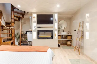 Un ou plusieurs lits dans un hébergement de l'établissement Duplex Luxe - Sauna & Jacuzzi Privatif