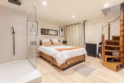 Un ou plusieurs lits dans un hébergement de l'établissement Duplex Luxe - Sauna & Jacuzzi Privatif
