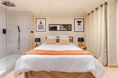 Un ou plusieurs lits dans un hébergement de l'établissement Duplex Luxe - Sauna & Jacuzzi Privatif