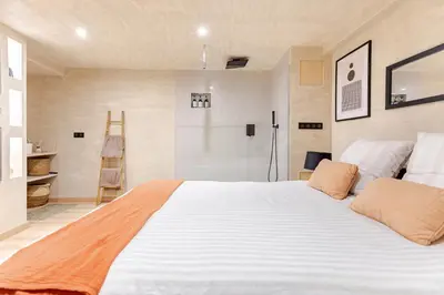 Un ou plusieurs lits dans un hébergement de l'établissement Duplex Luxe - Sauna & Jacuzzi Privatif