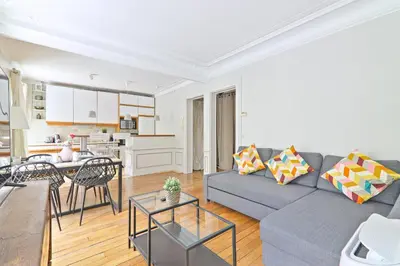 Cuisine ou kitchenette dans l'établissement 1 Bedroom Apartment - Monge With NetFlix