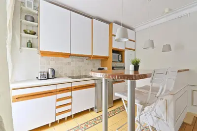 Cuisine ou kitchenette dans l'établissement 1 Bedroom Apartment - Monge With NetFlix