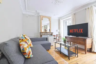 Télévision ou salle de divertissement dans l'établissement 1 Bedroom Apartment - Monge With NetFlix