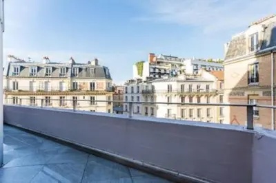 Vue générale sur Paris ou vue de la ville depuis l'appartement
