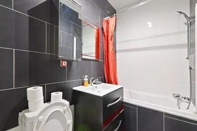 Salle de bains dans l'établissement 1 Bedroom Apartment Monge II up to 4 Guests With NetFlix