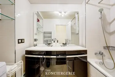 Salle de bains dans l'établissement Confort parisien pour 6 - Grands Boulevards