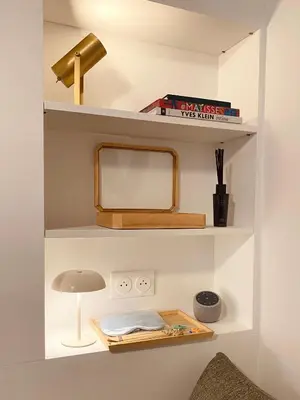 Bibliothèque dans l'appartement