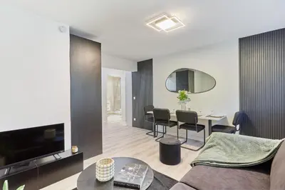 Télévision ou salle de divertissement dans l'établissement Élégant 1 chambre climatisé Tour Eiffel à pied