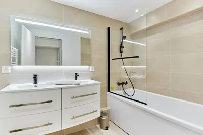 Salle de bains dans l'établissement Rénové & Clim 2ch 2sdb Tour Eiffel à pied