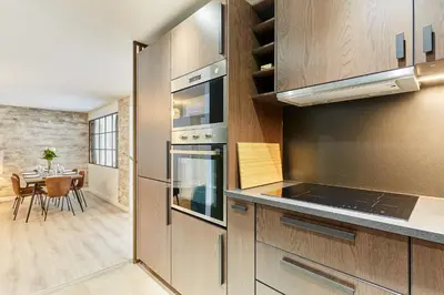 Cuisine ou kitchenette dans l'établissement Rénové & Clim 2ch 2sdb Tour Eiffel à pied