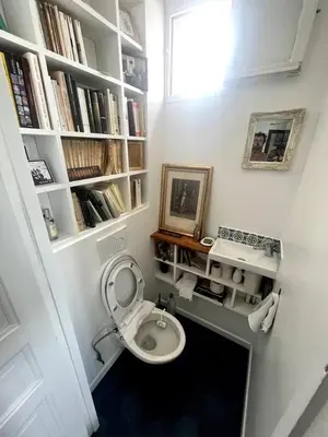 Bibliothèque dans l'appartement