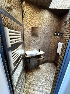 Salle de bains dans l'établissement Cozy and bright duplex