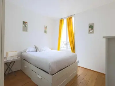 Un ou plusieurs lits dans un hébergement de l'établissement House with garden 4BR 10P near Paris