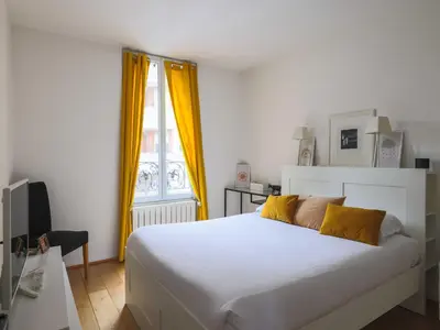 Un ou plusieurs lits dans un hébergement de l'établissement House with garden 4BR 10P near Paris