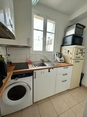 Cuisine ou kitchenette dans l'établissement Elegant Retreat in Levallois with Sunny Balcony
