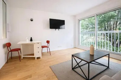 Télévision ou salle de divertissement dans l'établissement Elegant Studio au 15eme