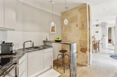 Cuisine ou kitchenette dans l'établissement BnBNova - Le Marais & Place des Vosges