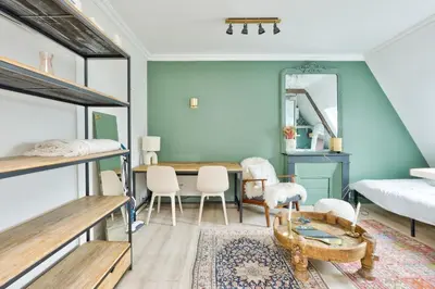 Un ou plusieurs lits dans un hébergement de l'établissement Parisian studio near Place de la République