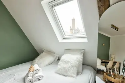 Un ou plusieurs lits dans un hébergement de l'établissement Parisian studio near Place de la République