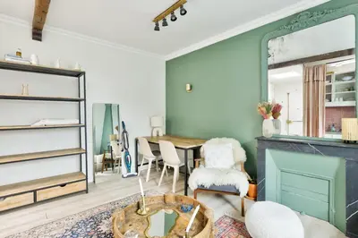 Coin salon dans l'établissement Parisian studio near Place de la République