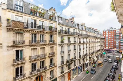 Vue générale sur Paris ou vue de la ville depuis l'appartement