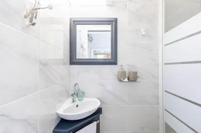 Salle de bains dans l'établissement GuestReady - 11th Arr. comfortable retreat