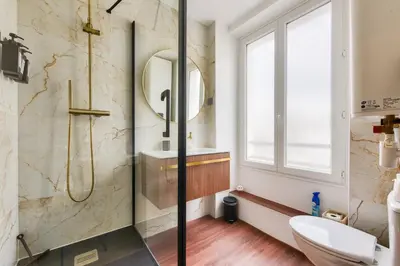 Salle de bains dans l'établissement Studio Chic & Bohème aux Portes de Paris