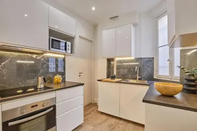 Cuisine ou kitchenette dans l'établissement Avina - 3 chambres à Trocadéro