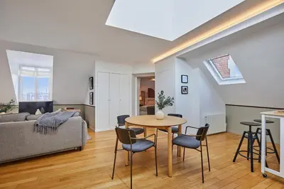 Coin salon dans l'établissement Boari - 1 chambre à Archives