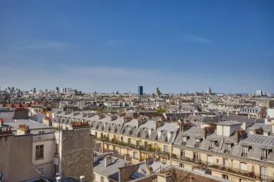 Vue générale sur Paris ou vue de la ville depuis l'appartement