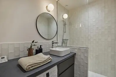 Salle de bains dans l'établissement Coru - 3 chambres à Halles