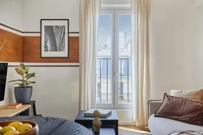 Coin salon dans l'établissement Etnia - 1 chambre à Jardin des Plantes