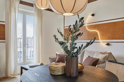 Coin salon dans l'établissement Etnia - 1 chambre à Jardin des Plantes