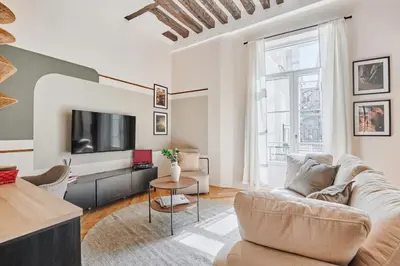 Télévision ou salle de divertissement dans l'établissement Fluma - 2 chambres et terrasse à Halles
