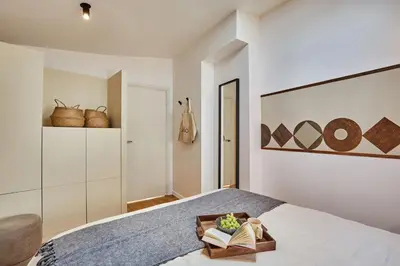 Un ou plusieurs lits dans un hébergement de l'établissement Gairo - 1 chambre à Champs-Élysées