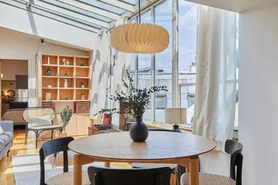 Coin salon dans l'établissement Gairo - 1 chambre à Champs-Élysées