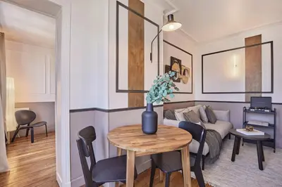 Coin salon dans l'établissement Isena - 1 chambre et balcon à École Militaire
