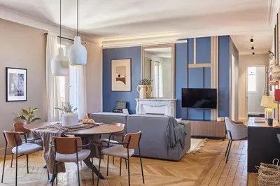 Télévision ou salle de divertissement dans l'établissement Juria - 3 chambres à Ternes