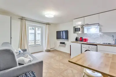 Cuisine ou kitchenette dans l'établissement BAIL MOBILITE - Studio notre dame de Nazareth