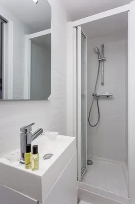 Salle de bains dans l'établissement BAIL MOBILITE - Studio notre dame de Nazareth