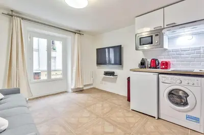 Cuisine ou kitchenette dans l'établissement BAIL MOBILITE - Studio notre dame de Nazareth