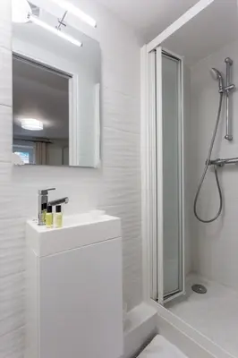 Salle de bains dans l'établissement BAIL MOBILITE - Studio notre dame de Nazareth