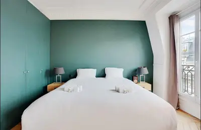 Un ou plusieurs lits dans un hébergement de l'établissement Appartement chic avec vue - Montorgueil