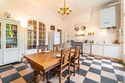 Cuisine ou kitchenette dans l'établissement Victor Hugo - Charmante Villa de Luxe