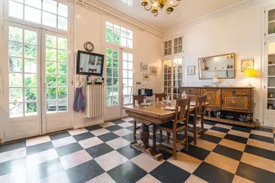 Télévision ou salle de divertissement dans l'établissement Victor Hugo - Charmante Villa de Luxe