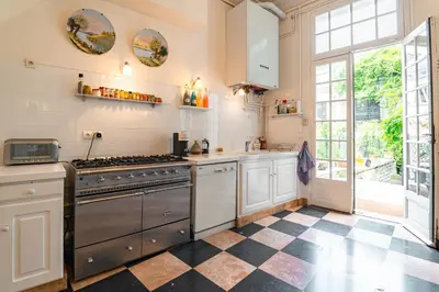 Cuisine ou kitchenette dans l'établissement Victor Hugo - Charmante Villa de Luxe