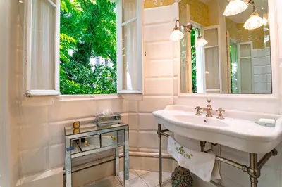 Salle de bains dans l'établissement Victor Hugo - Charmante Villa de Luxe
